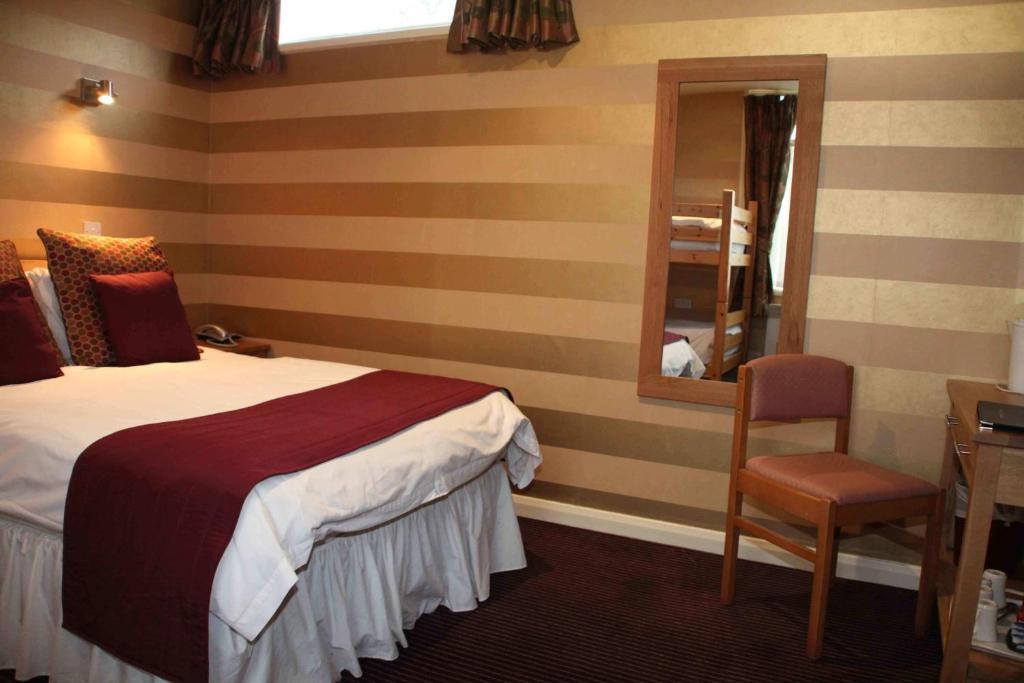 The Dog & Partridge Country Inn Ashbourne  Szoba fotó
